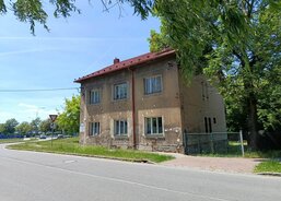 Budova Denního centra od cesty